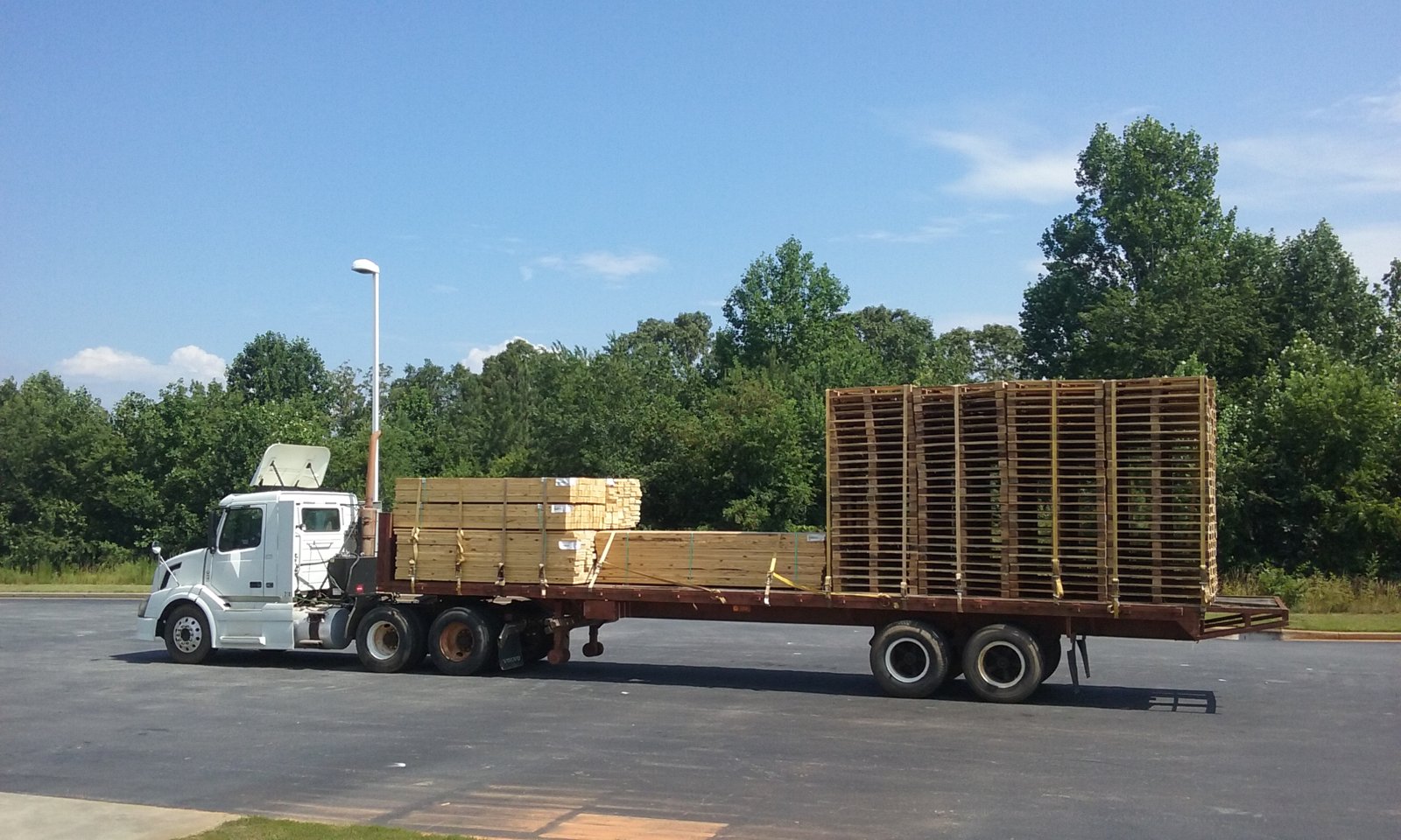 Custom-cut hardwood and SYP lumber from King Pallet Company, Liberty, SC, photo 1