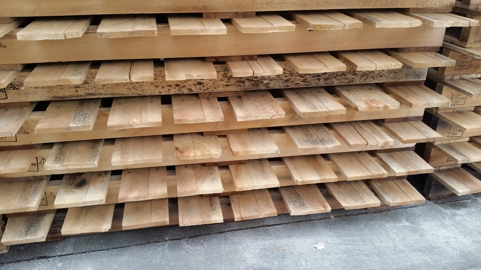 Custom wood pallet built by King Pallet Company in Liberty, SC, photo 8