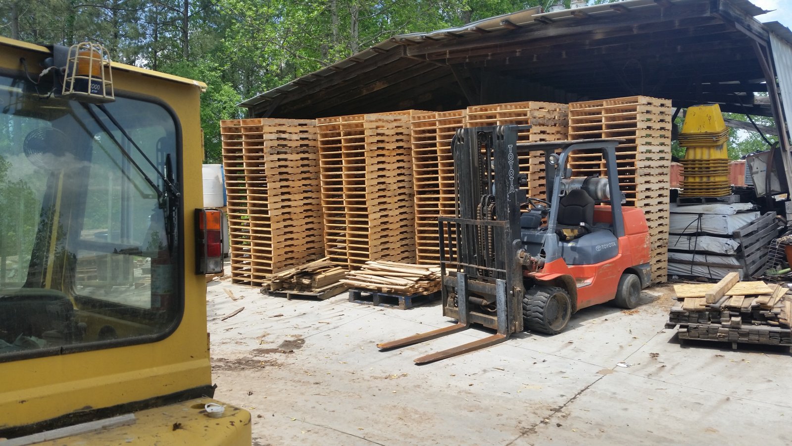 Custom wood pallet built by King Pallet Company in Liberty, SC, photo 12